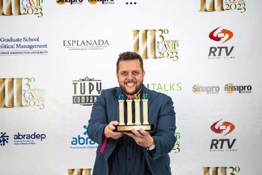 Daniel Machado conquistou o 1º lugar na 3ª edição do Prêmio Camp da Democracia