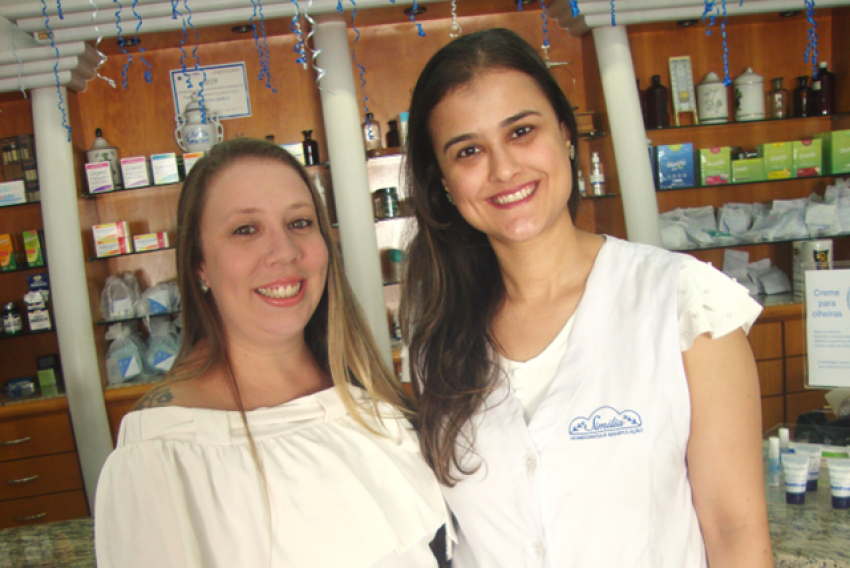 Marcela Vuolo (níver é dia 13 de setembro, 4ª feira) com Marília Verzola, em dia de festa na Similia