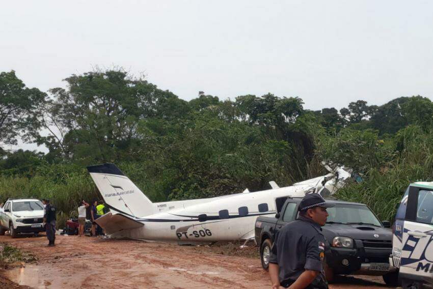 O acidente deixou 14 mortos: 12 passageiros e dois tripulantes