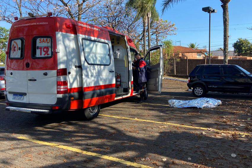 Homem é encontrado morto em estacionamento de hotel em Franca; causa é aparentemente natural