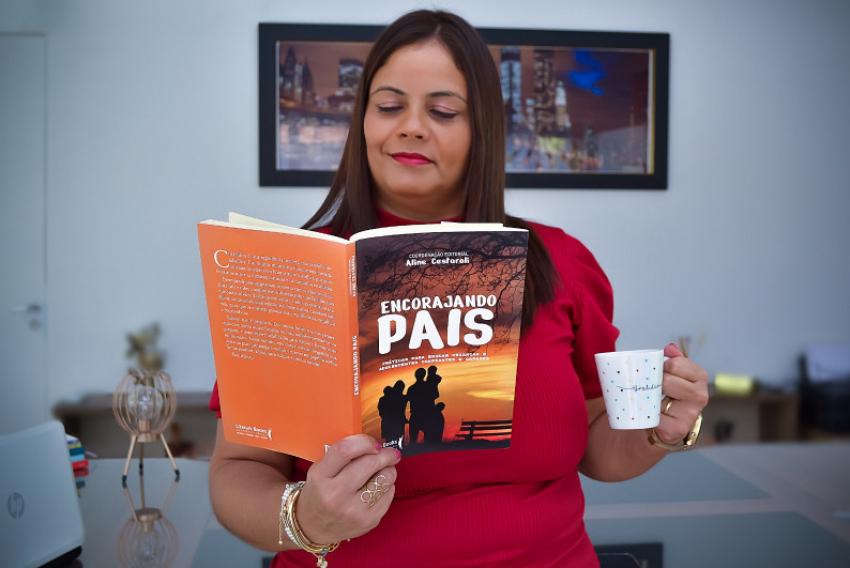 Juliana Souto começou a trabalhar com educação positiva em 2021, após ver resultado