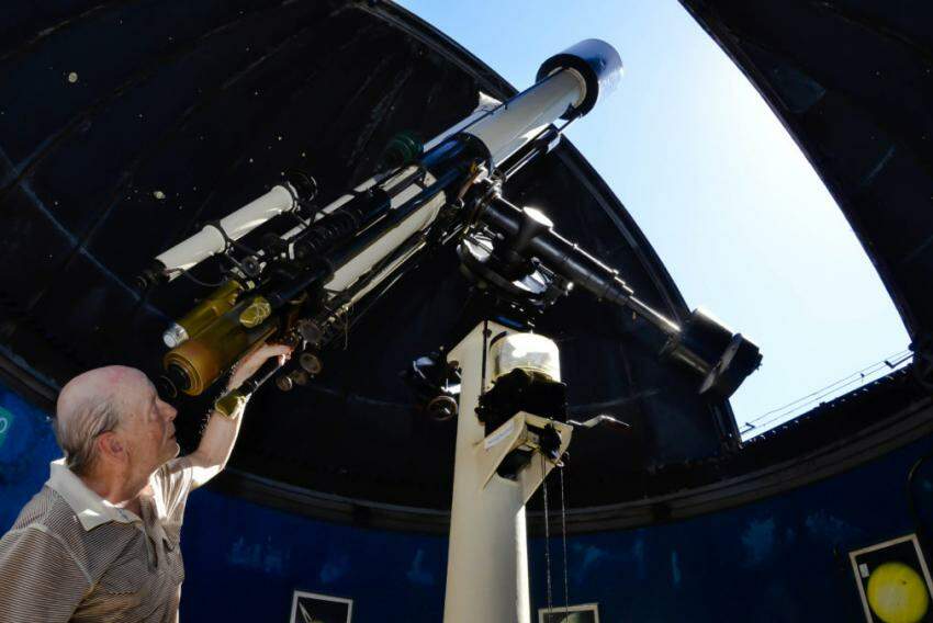 Nelson Travnik no extinto Observatório Astronômico de Piracicaba