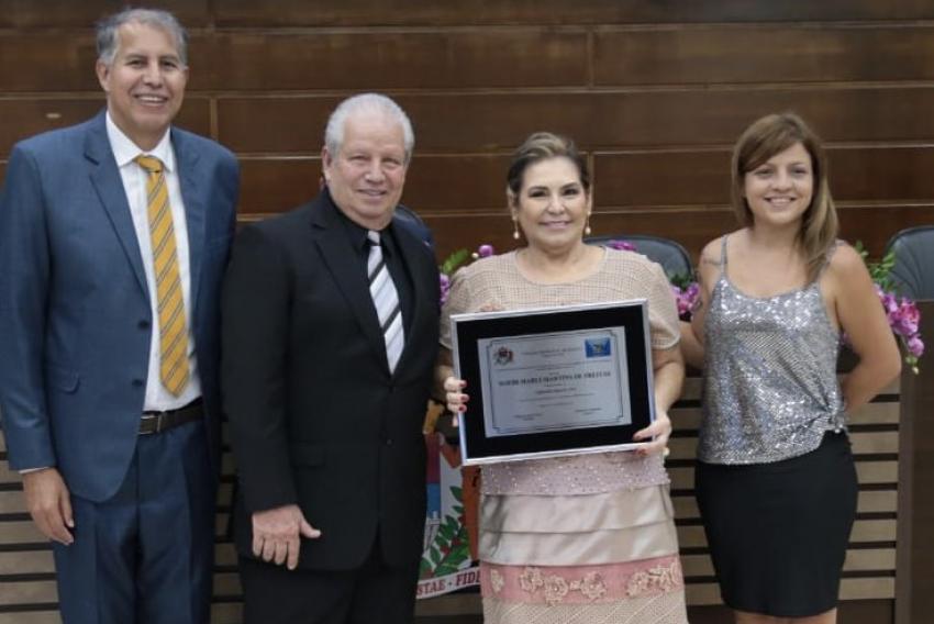 Vereadores Marcelo Tidy e Lindsay Cardoso, com Samuel de Freitas e a Cidadã Francana Noedi Martins de Freitas