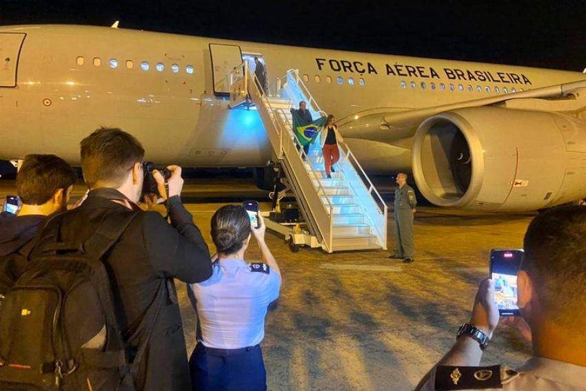 Desembarque dos primeiros brasileiros repatriados na Base Aérea de Brasília
