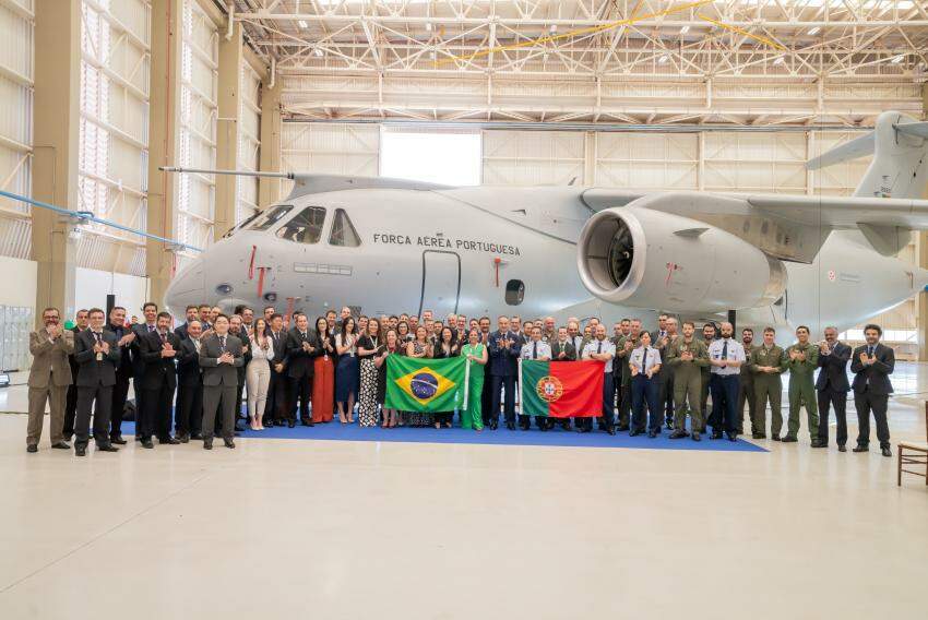 Cerimônia de entrega da aeronave na unidade da Embraer em Gavião Peixoto