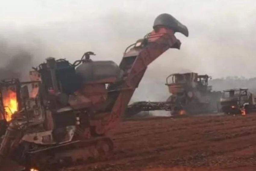 O incêndio teve início por volta das 15h em uma área de plantio e colheita de cana; os fortes ventos e a alta temperatura espalharam o fogo