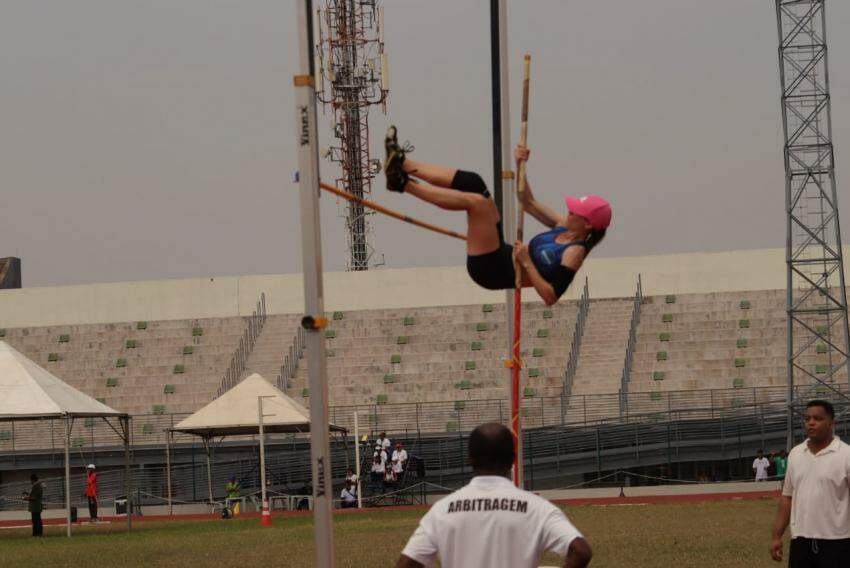 A atleta jundiaiense Gislaine Cristina de Sá foi vice-campeã do salto com vara