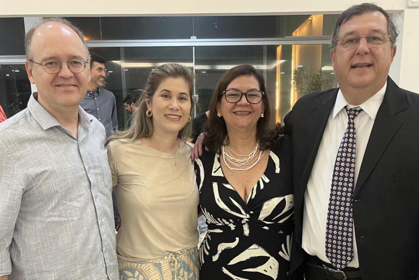 Diretor social e presidente do Centro Médico de Franca, Selvio Simon e Renato Barufi, com suas esposas Milena e Suzi