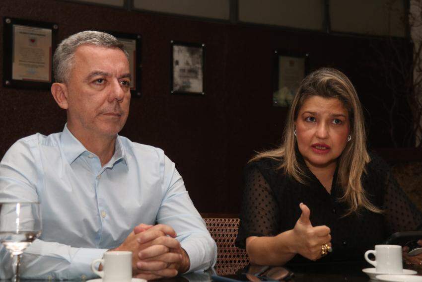 Secretária de Saúde de Bauru, Giulia Puttomatti, e Vitor João de Freitas Costa, assessor de gestão