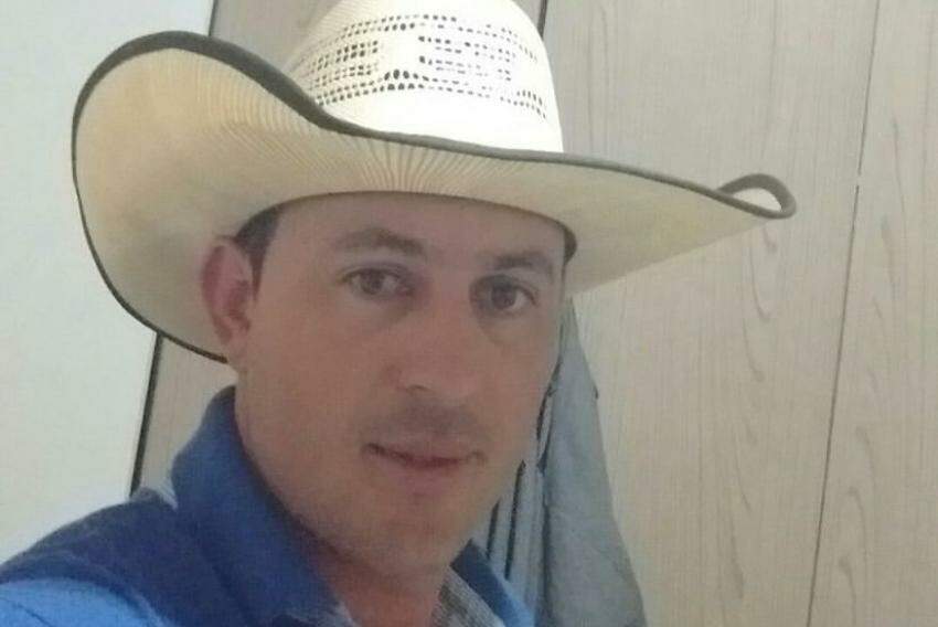 Peão de rodeio morre pisoteado por boi durante montaria