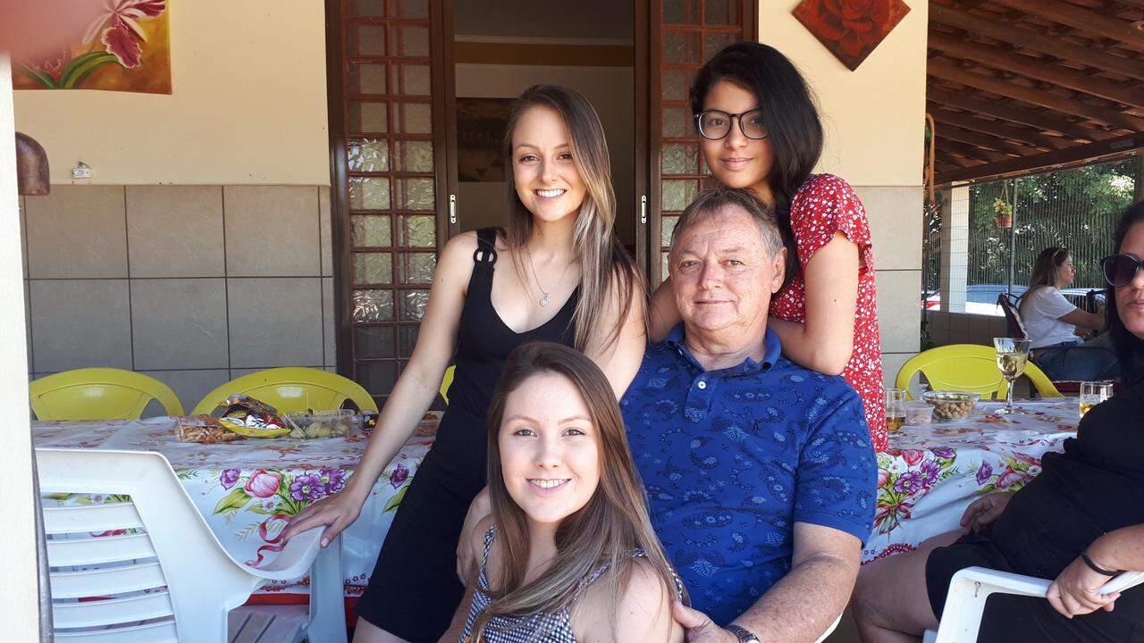 Mauricio Chinaglia e as filhas Fernanda, Gabriela, Patrícia 