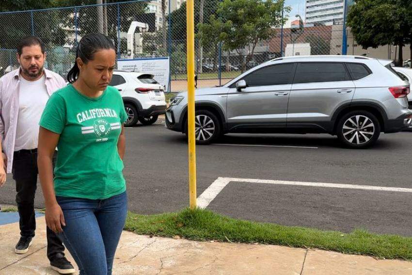 Regiane Araújo, 36, se apresenta espontaneamente à polícia. Ela assumiu a autoria do crime 