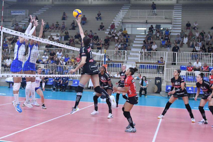 Sesi Bauru atropela Energis 8 São Caetano e está na final do Paulista de  vôlei pela terceira vez na história