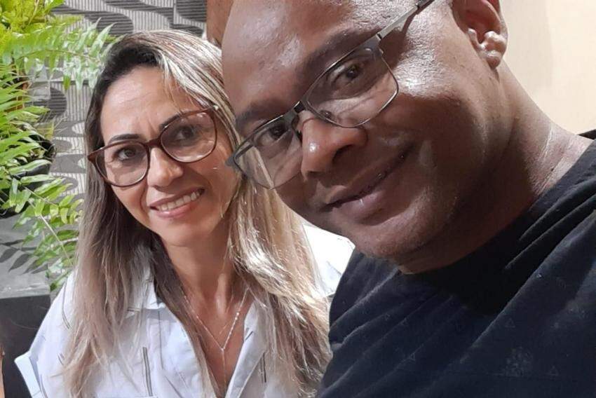 Adriano Costa com a viúva, Lêda: vigilante foi morto com um tiro na cabeça, e quatros homens são acusados do crime