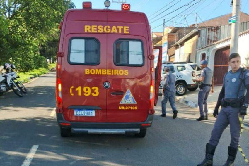 Caso aconteceu na Avenida Paulo Cuba de Souza; Corpo de Bombeiros realizou o resgate