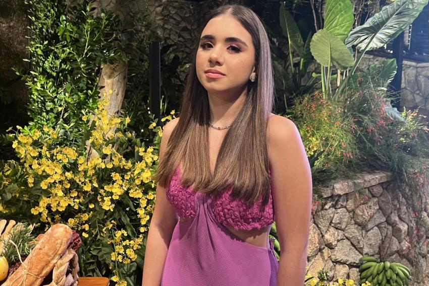 Linda, graciosa, educada, estudiosa, Gabriela Peixoto Garcia, a Gabi, aniversariou dia desses e recebe nosso carinho por aqui