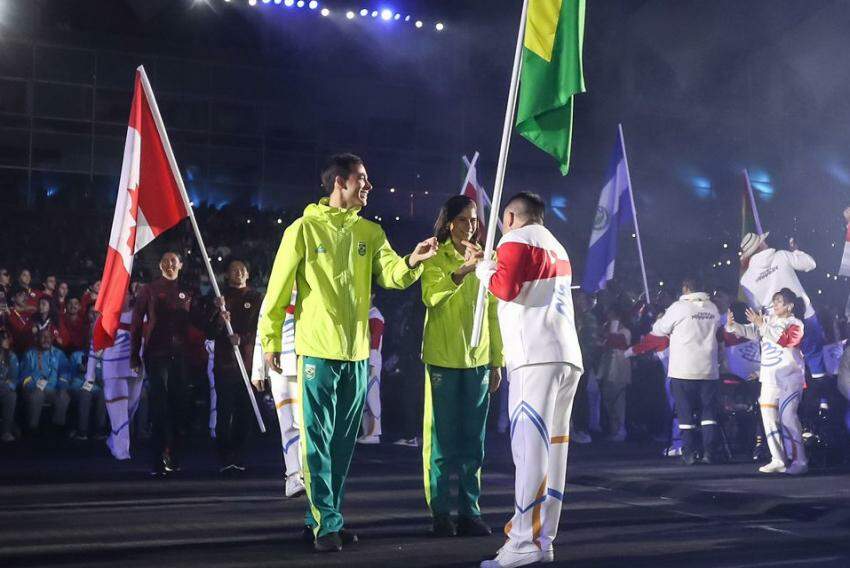 Com Hugo Calderano, Nicole leva a bandeira nacional: orgulho  