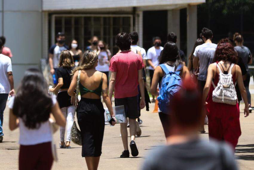 De moto, aluna chega dois minutos atrasada no Central e perde Enem