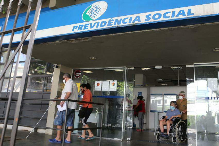 Pessoas que ganham o BPC ou a RMV (Renda Mensal Vitalícia) não têm direito à gratificação natalina.