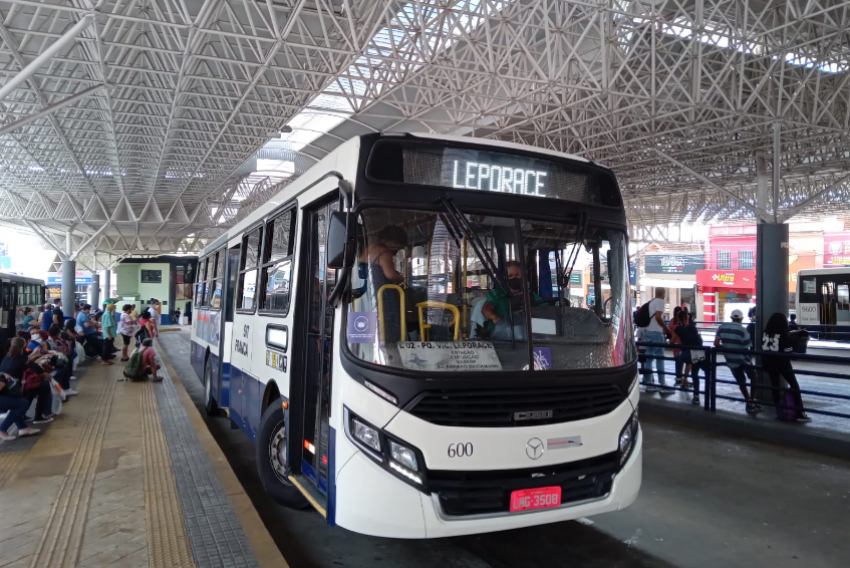 Ônibus da empresa São José no Terminal Central 'Ayrton Senna'