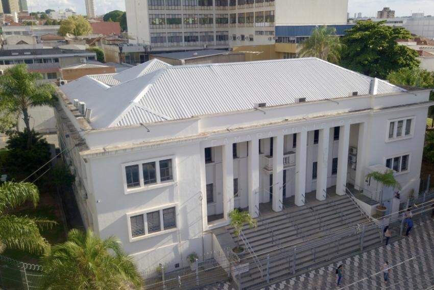 Vista aérea da Câmara de Bauru, localizada na avenida Rodrigues Alves