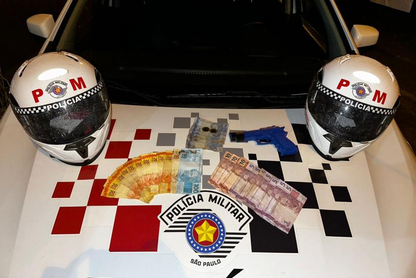 O criminoso recebeu voz de prisão e foi conduzido para à delegacia