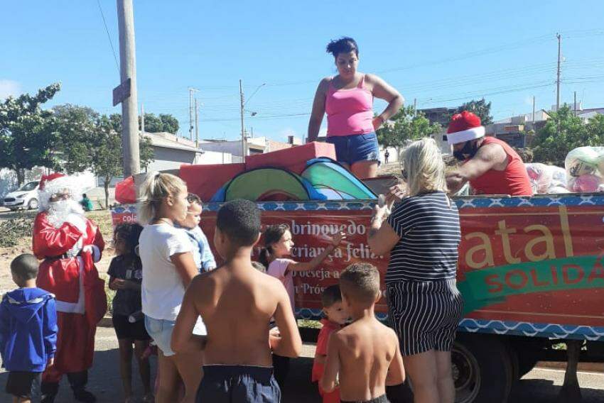 Empresário olimpiense promove arrecadação de brinquedos e alimentos para  serem doados neste natal - Voz Olimpiense