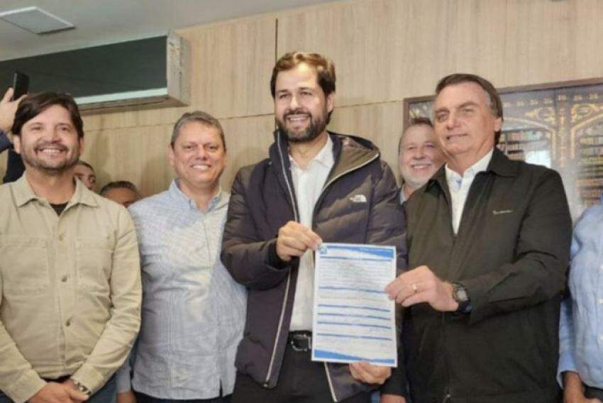 Luiz Fernando filia-se ao PL com Tarcísio, Bolsonaro e vereador Albino