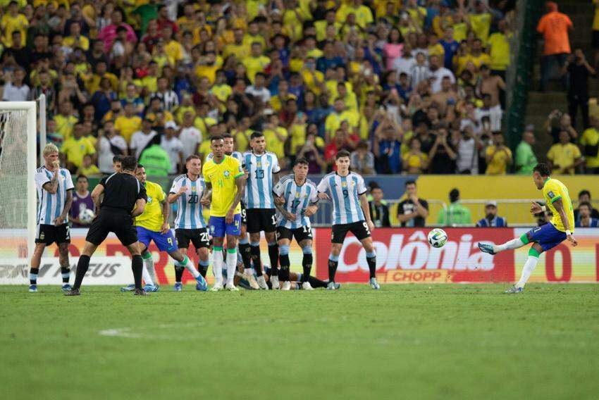 A derrota por 1 a 0 para a Argentina no Maracanã foi a primeira da história da Seleção Brasileira jogando em casa pelas Eliminatórias