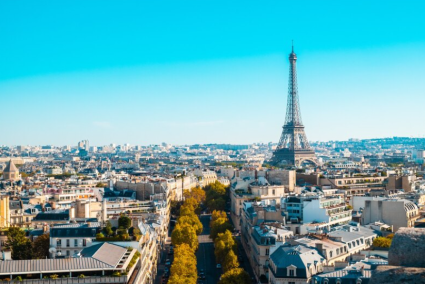 O ataque ocorreu perto da Torre Eiffel, à noite, em um momento em que a França mantém um nível elevado de alerta por causa da guerra entre Israel e o Hamas