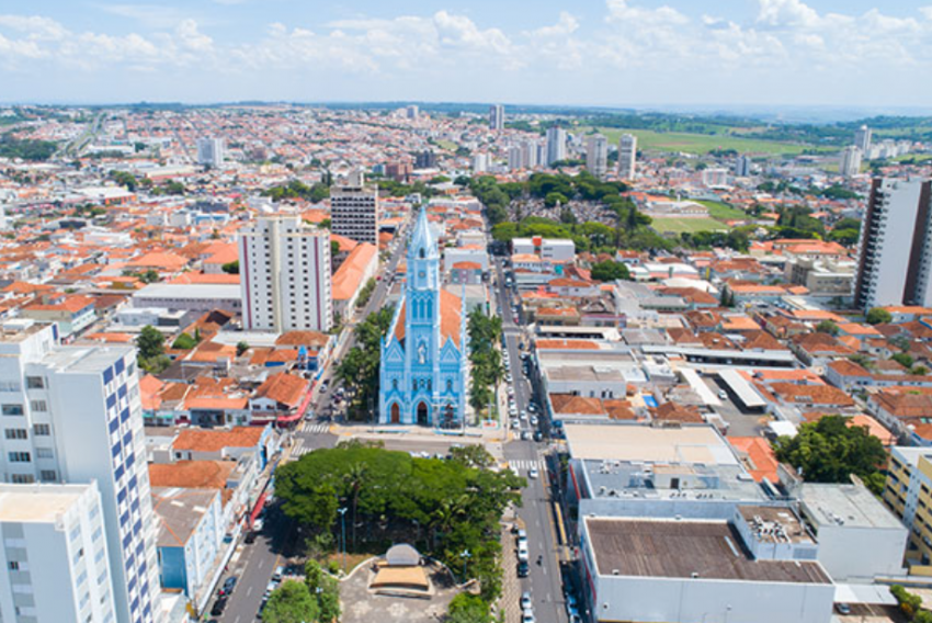 Quando o recorte recai sobre o PIB a preços correntes (sem descontar inflação multiplicado por R$ 1.000), Franca sai de R$ 9 mi em 2020 para R$ 11 mi em 2021