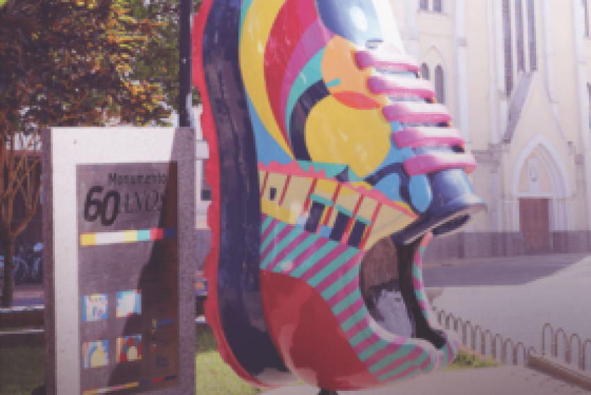 O Calçado Gigante, monumento de 2018, que traz para a realidade todo o conceito que o polo calçadista deseja entregar ao mundo: alegria, espontaneidade e cores