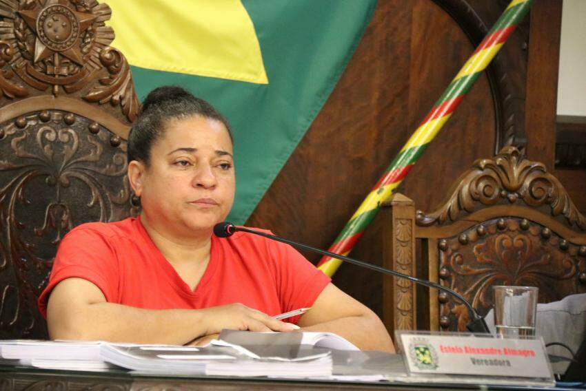 Vereadora Estela Almagro (PT), durante reunião na Câmara