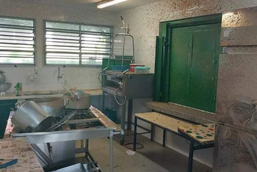 Explosão aconteceu na Escola Estadual Antônio Ferreira de Menezes, no Jd. Petrópolis