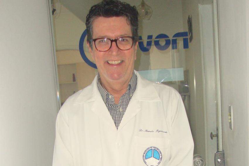 Pneumologista, professor e amigo de há anos, Dr. Renato Figueiredo. Também em tempo de nat (o seu é dia 5/1, sexta-feira). Meu abraço.