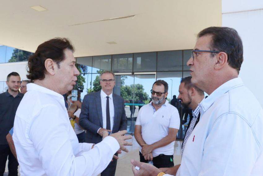Presidente da Unimed, Carlos Joussef, e o prefeito Luciano Almeida, em coletiva de imprensa