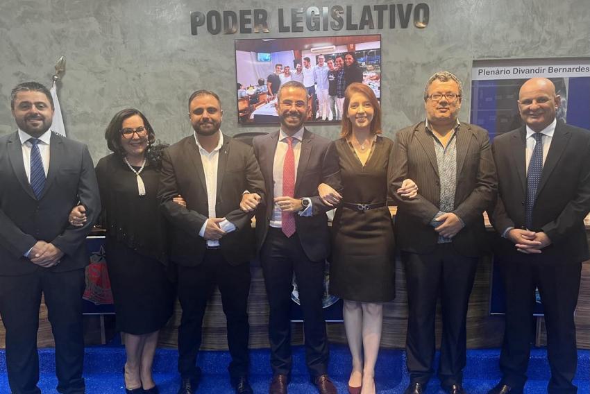 Mário Márcio Saadi Lima (na foto, entre pessoas queridas), no Plenário da Câmara Municipal de Pedregulho (SP)