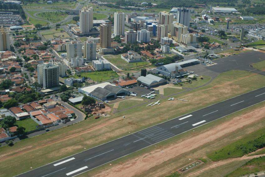 Vista aérea do aeródromo municipal, conhecido como Aeroclube