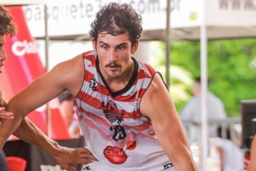 Jogador de basquete morre após sofrer parada cardíaca em jogo no Uruguai - 27/07/2020 - UOL Esporte