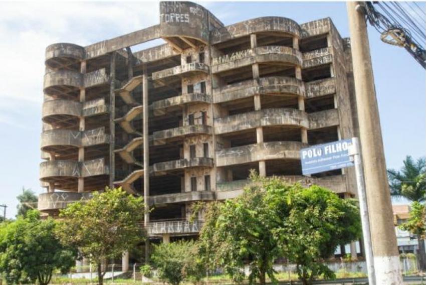 Inacabado, prédio do ‘Esqueleto’ segue sem solução em avenida importante de Franca