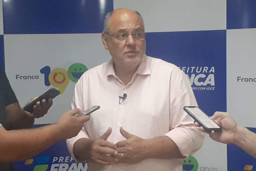 Prefeito Alexandre Ferreira (MDB), em entrevista coletiva nesta quinta-feira 