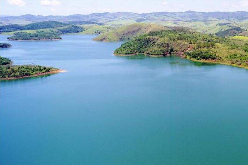 Na represa de Paraibuna, por exemplo, existe uma falha de mais de 400 quilômetros de comprimento