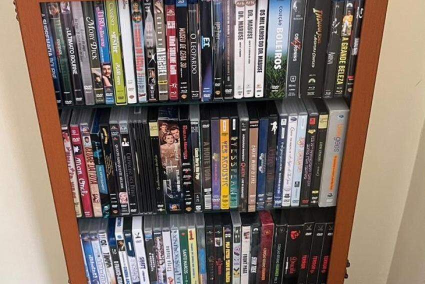 Arabaci possui cerca de 1000 mídias físicas entre DVDs e Blu-rays