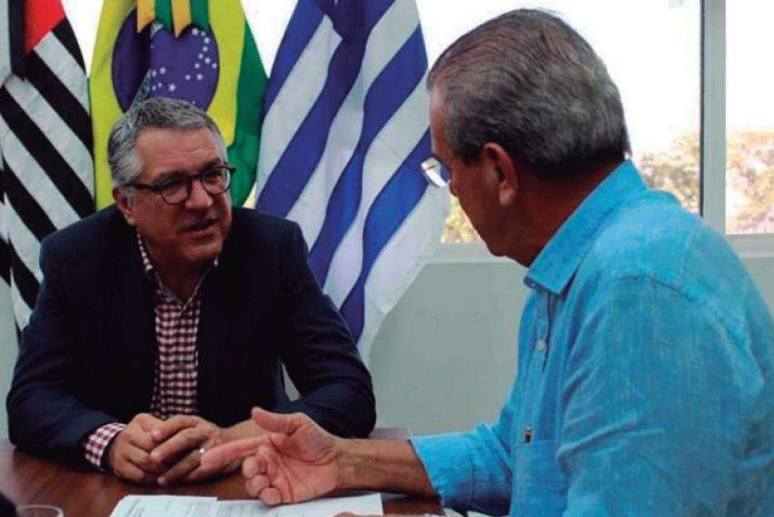 Alexandre Padilha, ministro das Relações Institucionais, e o prefeito Dilador Borges, de Araçatuba, no ano passado