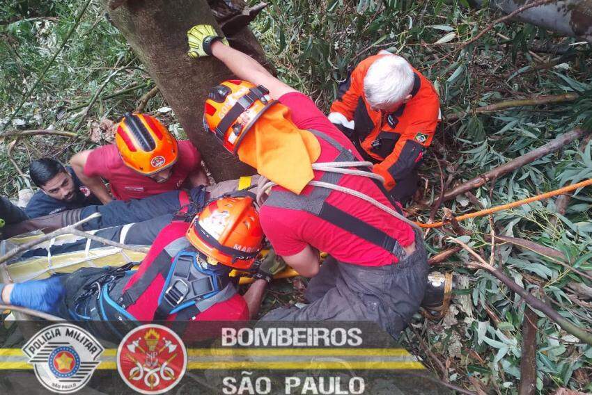 O resgate contou com o apoio do helicóptero Águia do Comando de Aviação da Polícia Militar