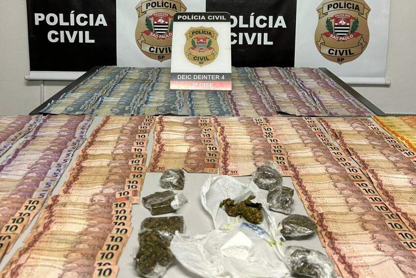 Grande quantidade de drogas e dinheiro foi apreendida pela Polícia Civil