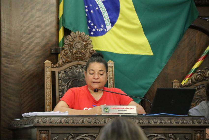 A vereadora Estela Almagro (PT) presidiu a reunião de ontem