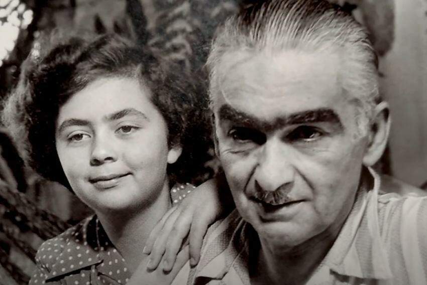A neta Joyce Campos e o avô Monteiro Lobato