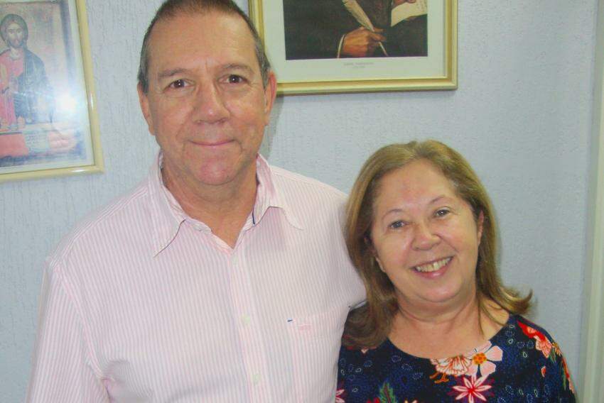 Casal Marcelo Porto Pinheiro (níver é dia 10, quarta-feira)-Yone. Os diretores da Farmácia Homeopática Similia, que acaba de completar 39 anos.