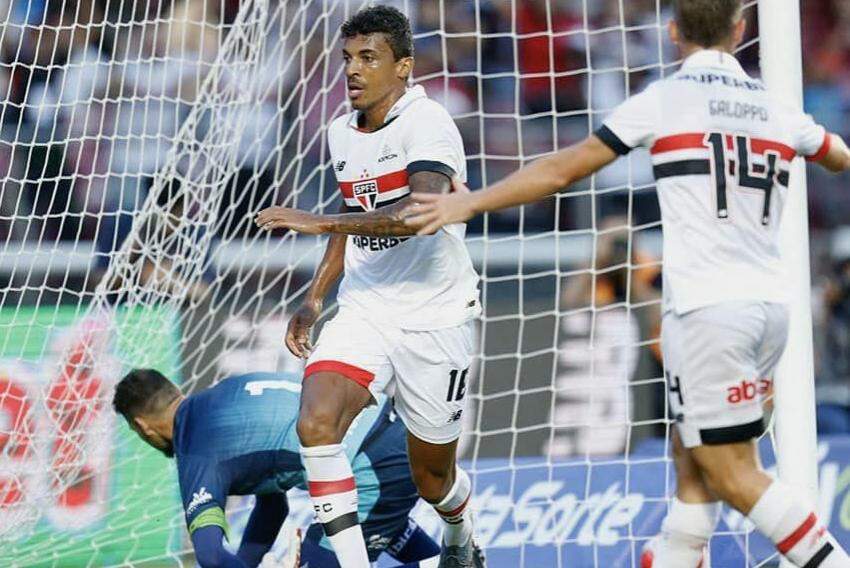 Luiz Gustavo marcou seu primeiro gol com a camisa do tricolor